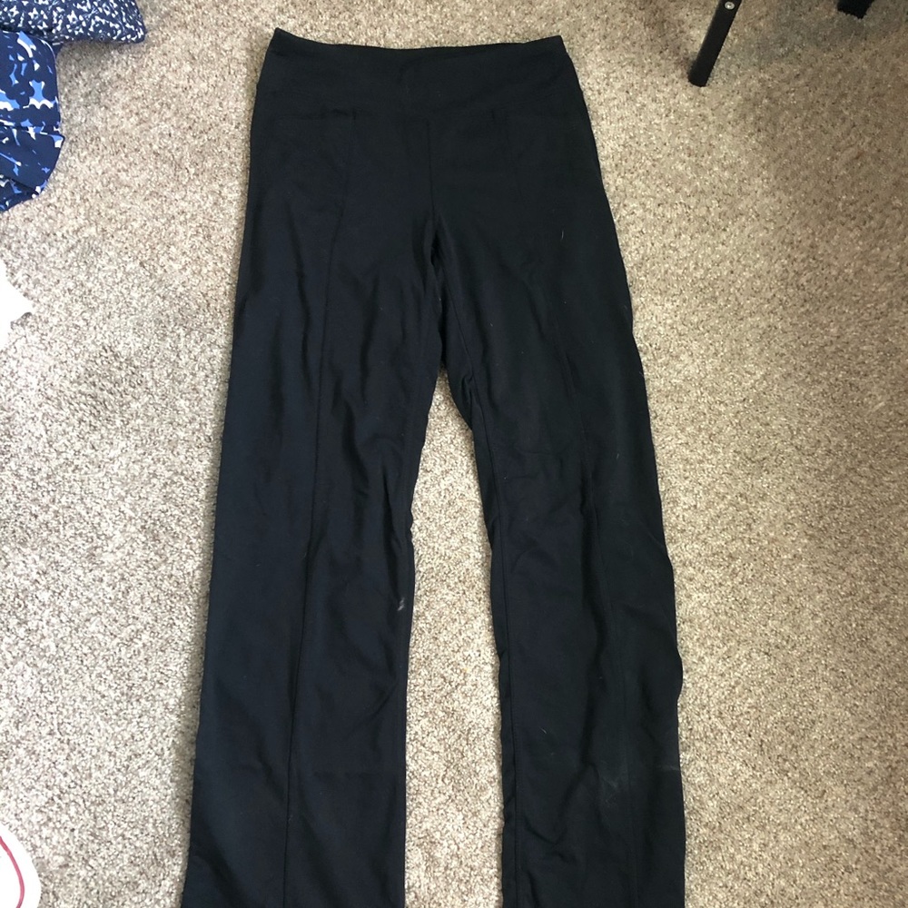 Black Athleta bootleg yoga pants